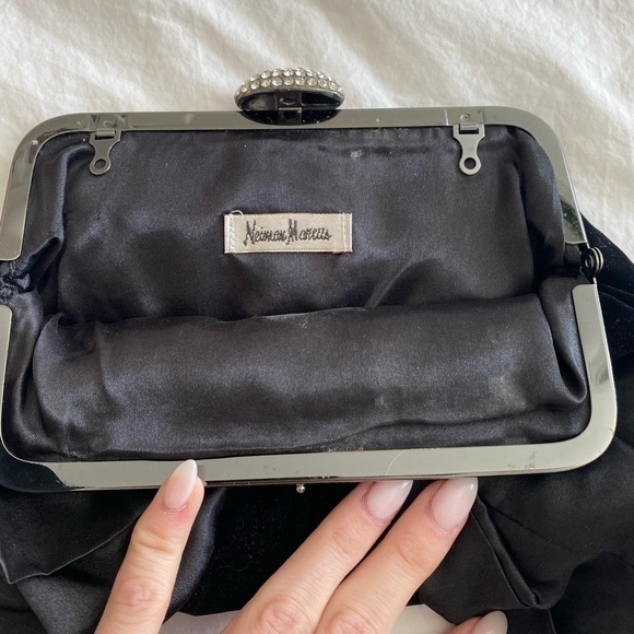 Vintage- Neiman Marcus Velvet evening Clutch with Swarovski crystal Satin Bow - Picture 6 of 12